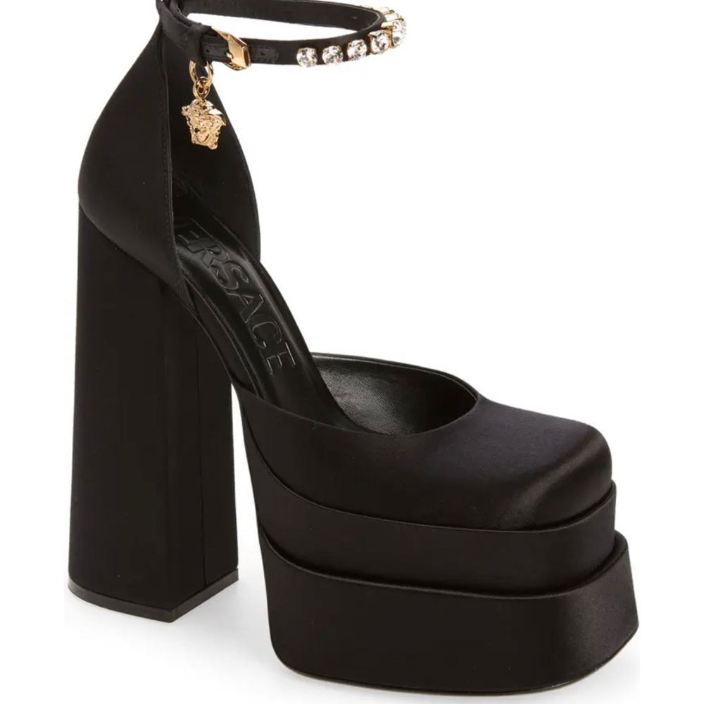 Beautiful Versace shoes, size 9